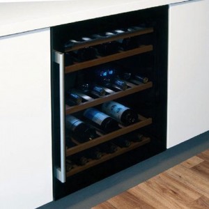 KitchenLine Vinkyl. 60 cm bred. 2 zon. 5 hyllor. (CAVA60dis - Svart) - Fri frakt